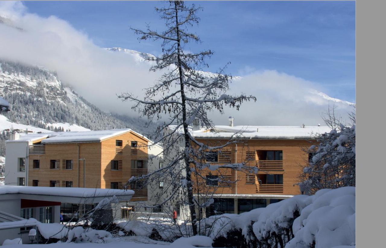 Montanas - Luxuswohnung Mit Kamin - Nahe Caumasee & Talstation Flims Exterior photo